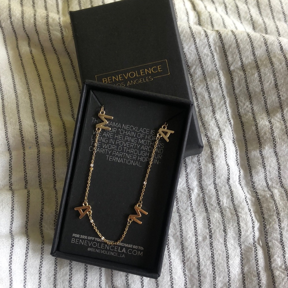 NWT Mama necklace